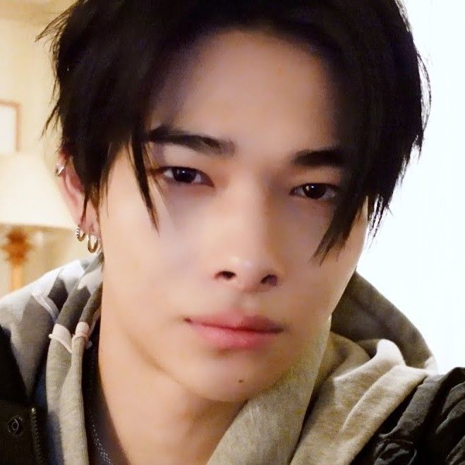 Foto terbaru NI-KI (ENHYPEN)