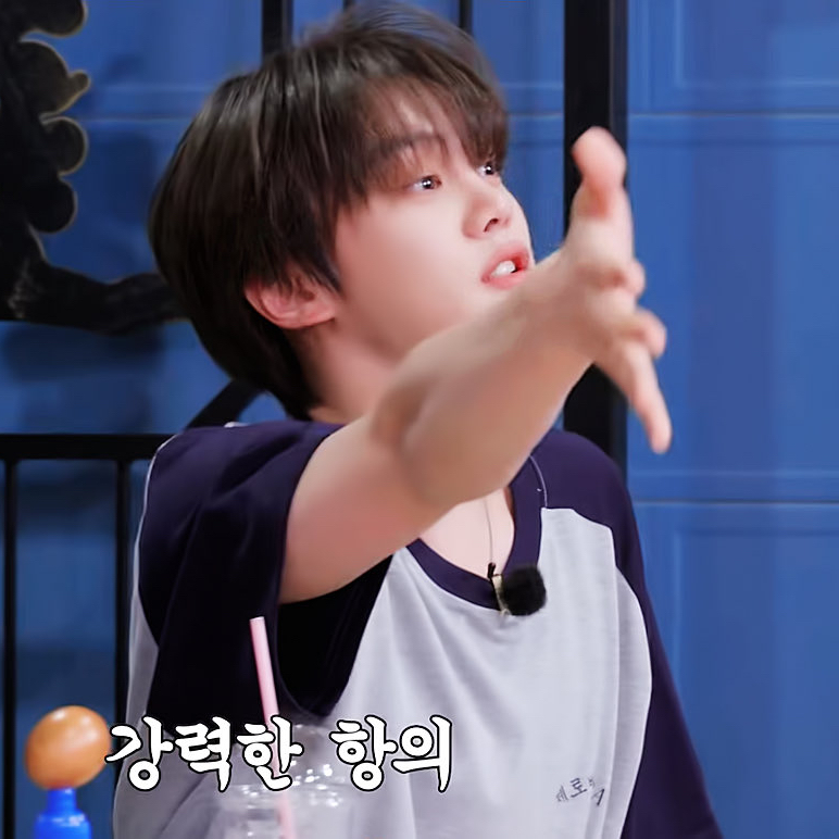 Recent activity shot of Kim Gyuvin (ZEROBASEONE)