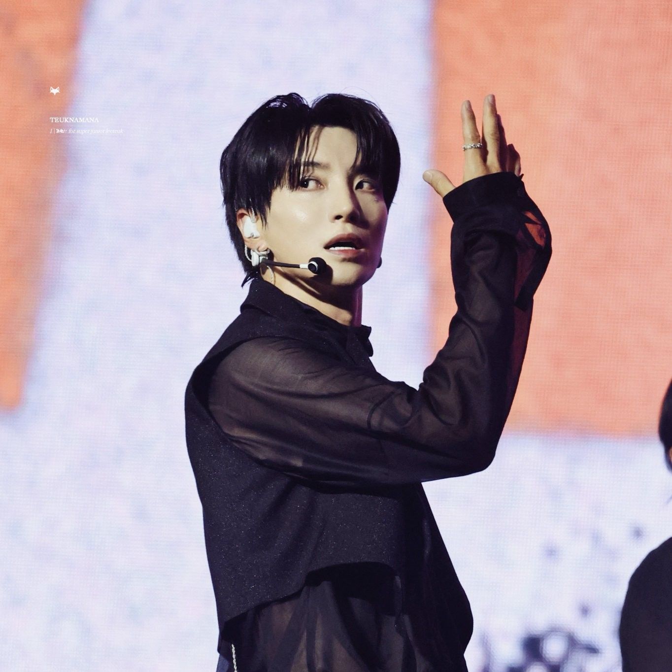 A moment captured by Leeteuk (Super Junior)'s fan