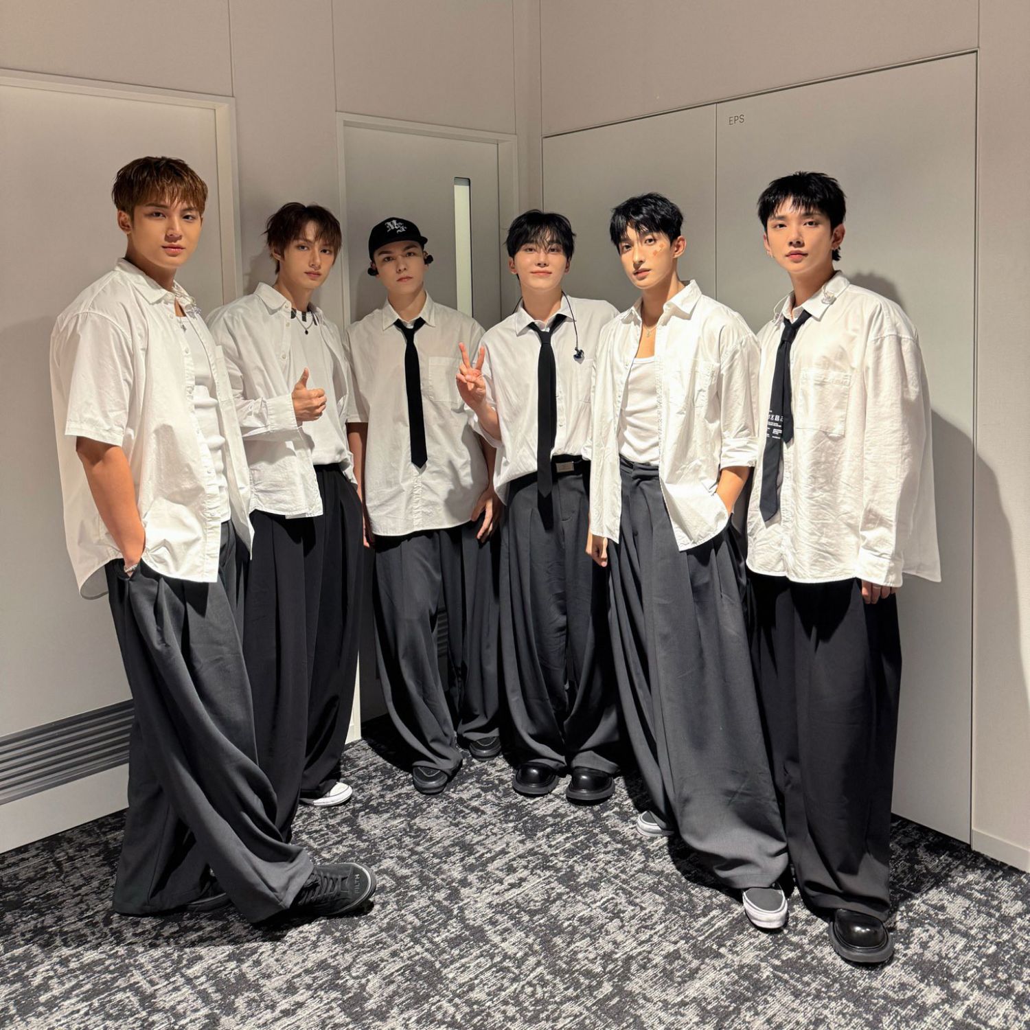 Behind-the-scenes cut of SEVENTEEN