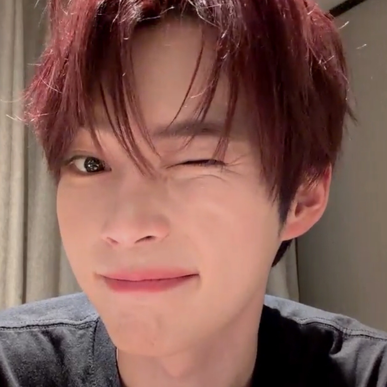 Foto aktivitas terbaru Sung Hanbin (ZEROBASEONE)