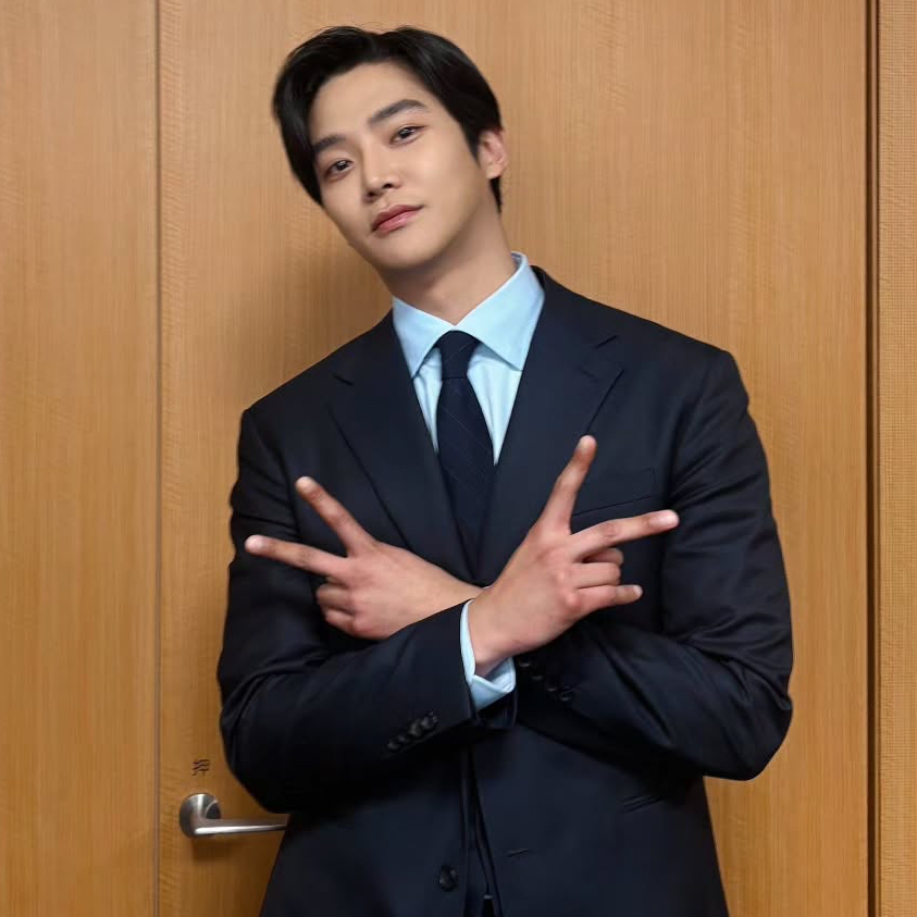 로운의 비하인드 컷