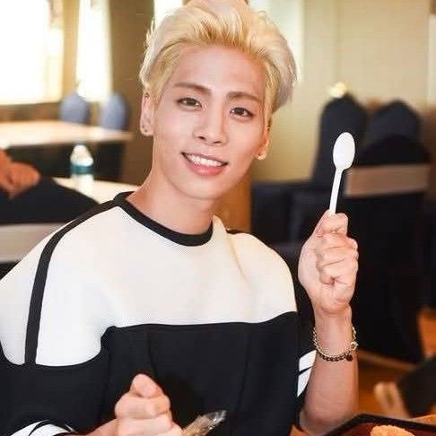 A moment captured by Jonghyun (SHINee)'s fan
