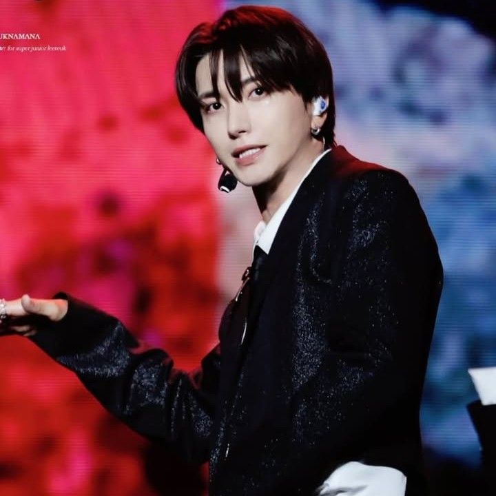 Behind-the-scenes cut of Super Junior