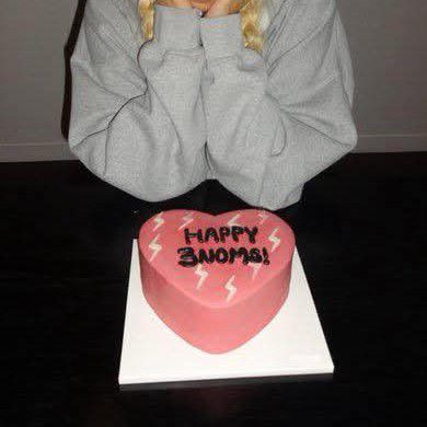 ROSÉ (BLACKPINK)的幕後花絮