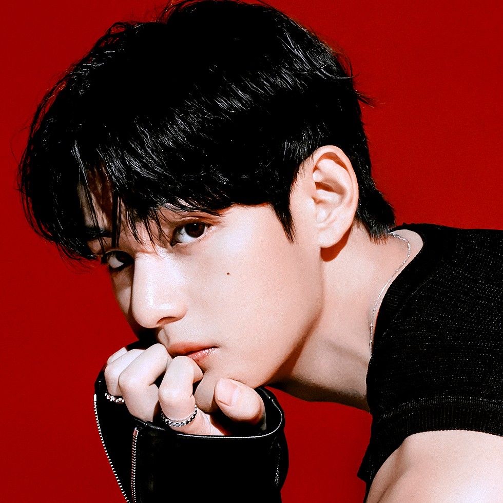 Foto aktivitas terbaru V (BTS)