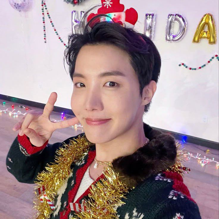 Foto aktivitas terbaru j-hope (BTS)