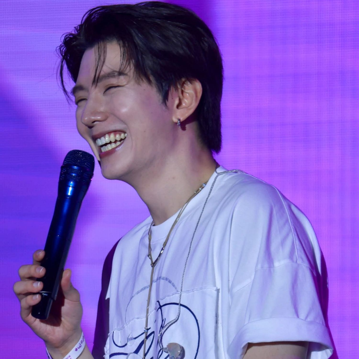 A moment captured by MONSTA X's fan