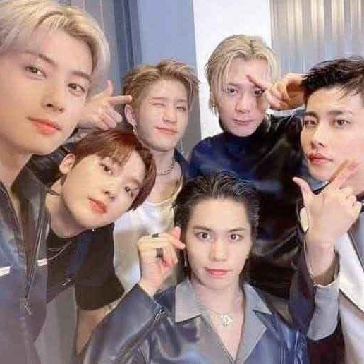 아스트로의 최신 사진