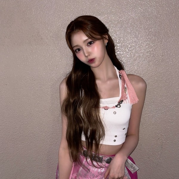 Popular profile image of Jeong Saebi (izna) selected by votes