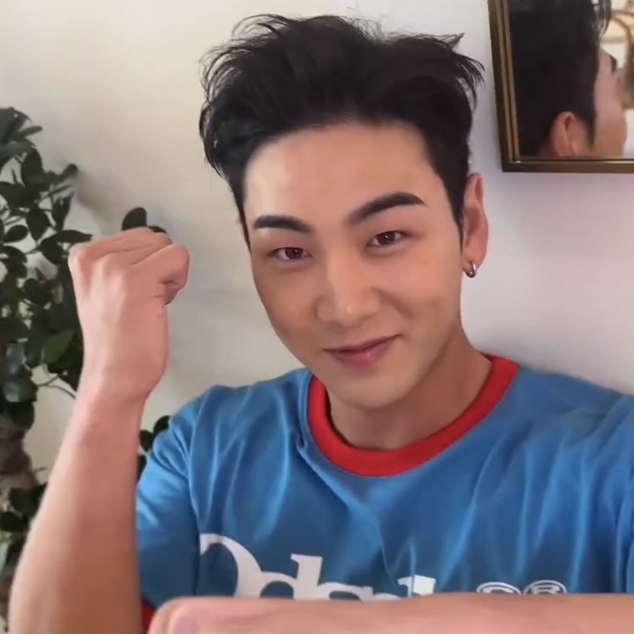 A moment captured by Baekho's fan