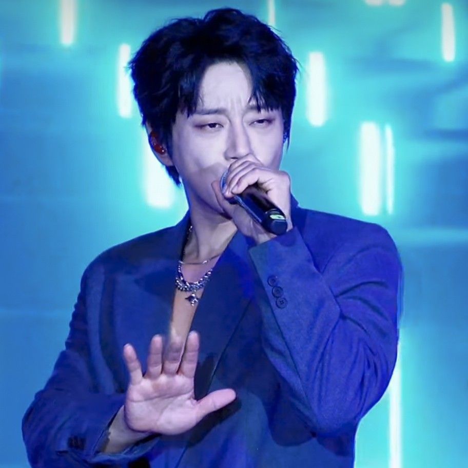 Recent activity shot of Hwang Chiyeol