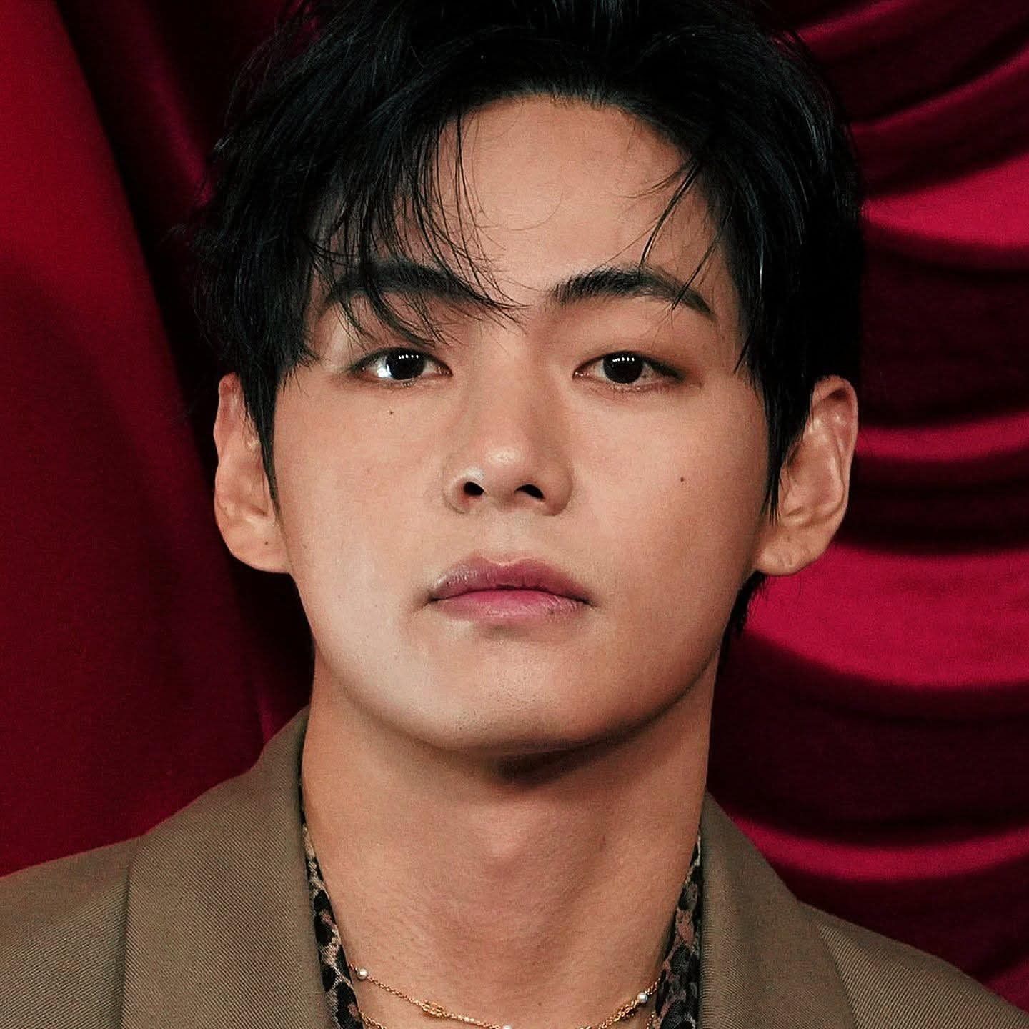 뷔 (방탄소년단)의 최신 사진