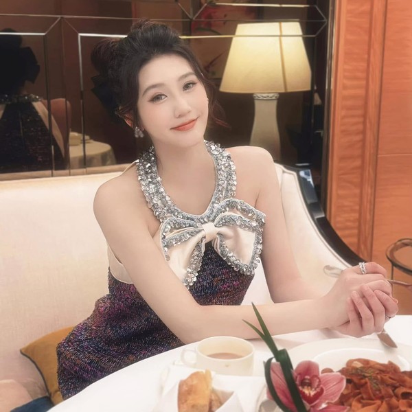 Signature photo of Joyce Chu capturing their charm