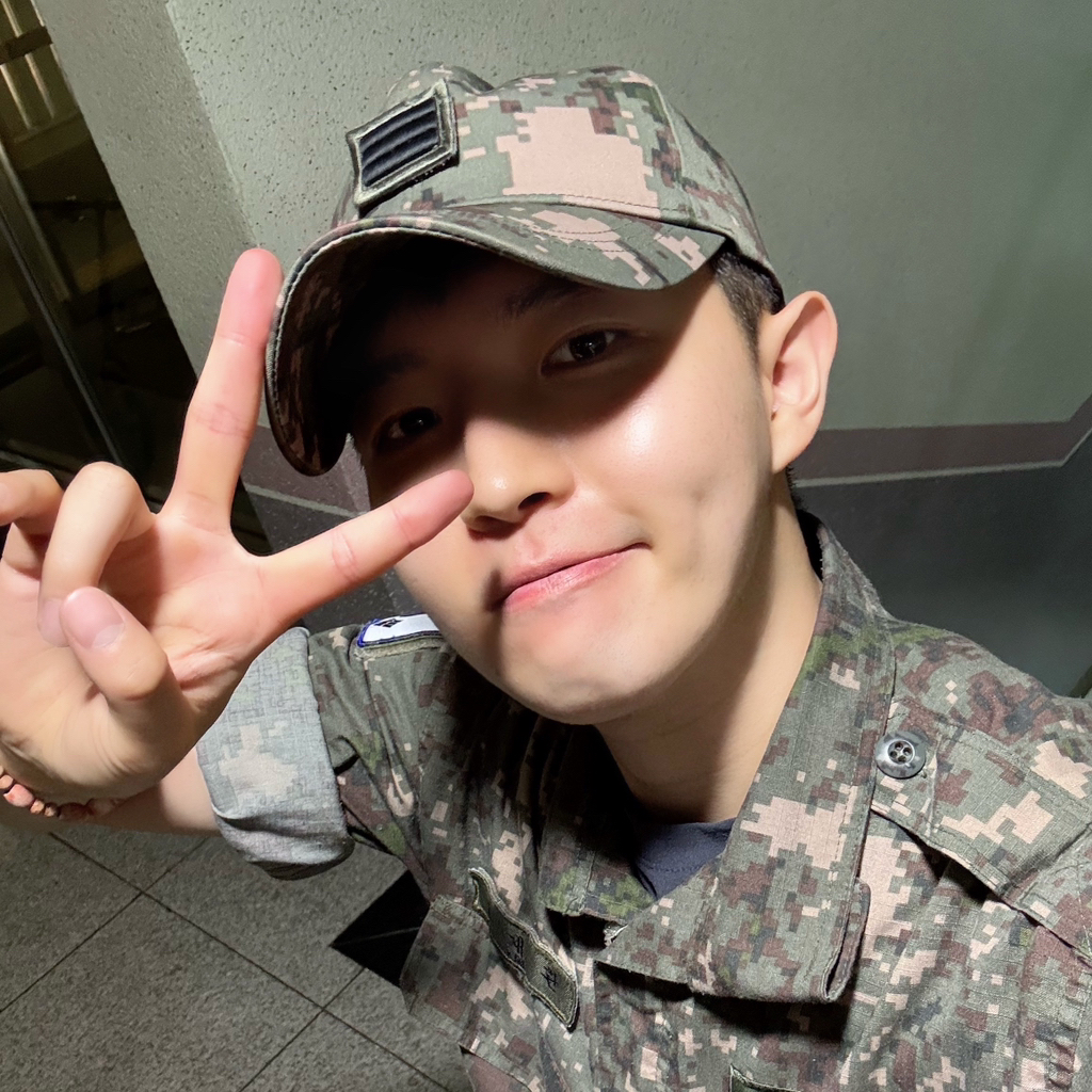 Behind-the-scenes cut of Kim Jaehwan