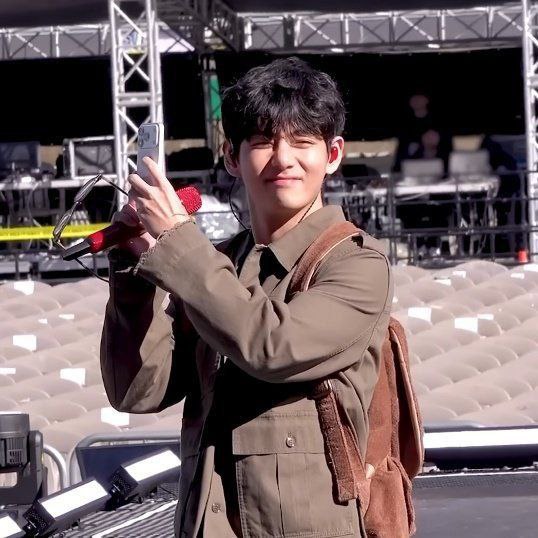 뷔 (방탄소년단)의 비하인드 컷