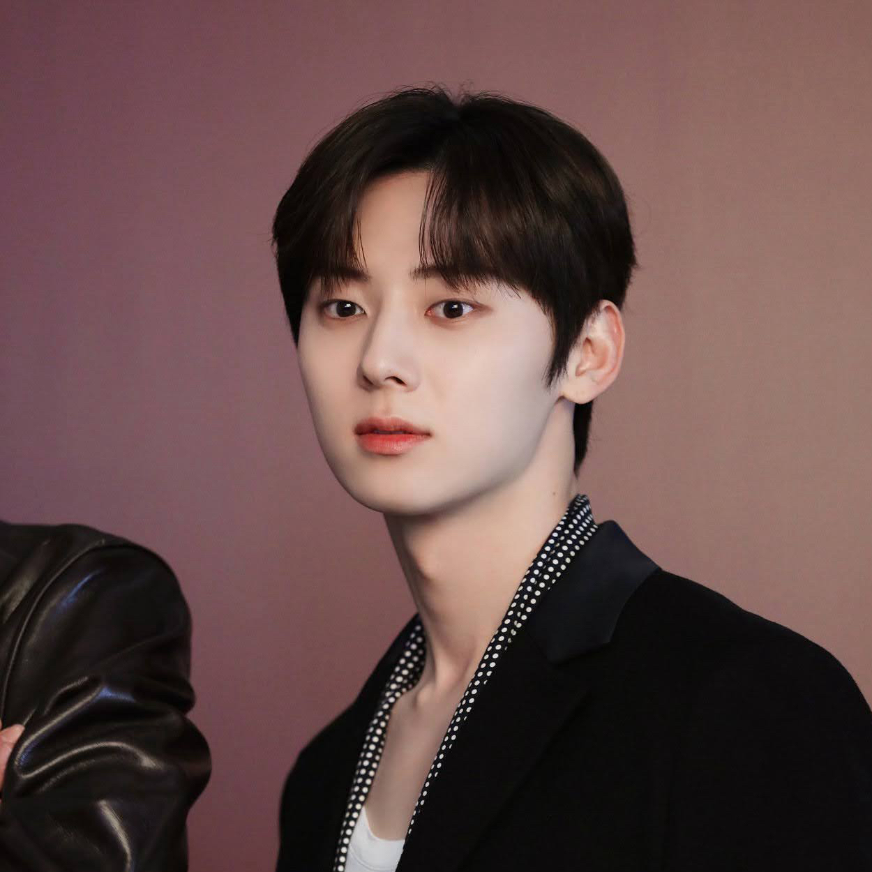Behind-the-scenes cut of Hwang Minhyun