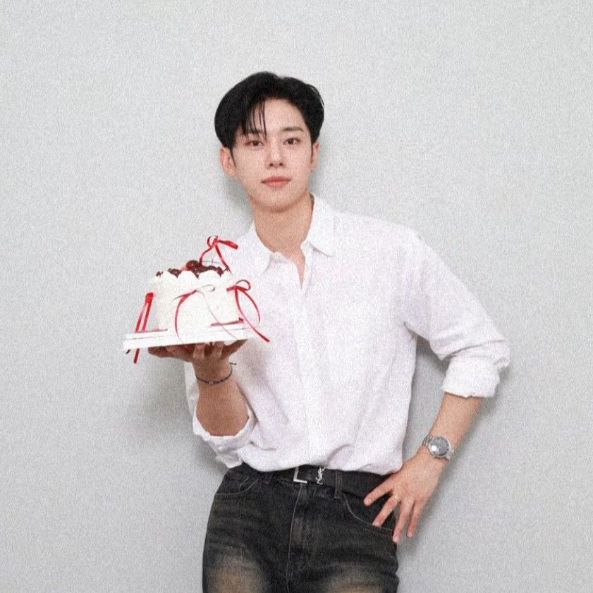 A moment captured by Kim Donghyun (AB6IX)'s fan