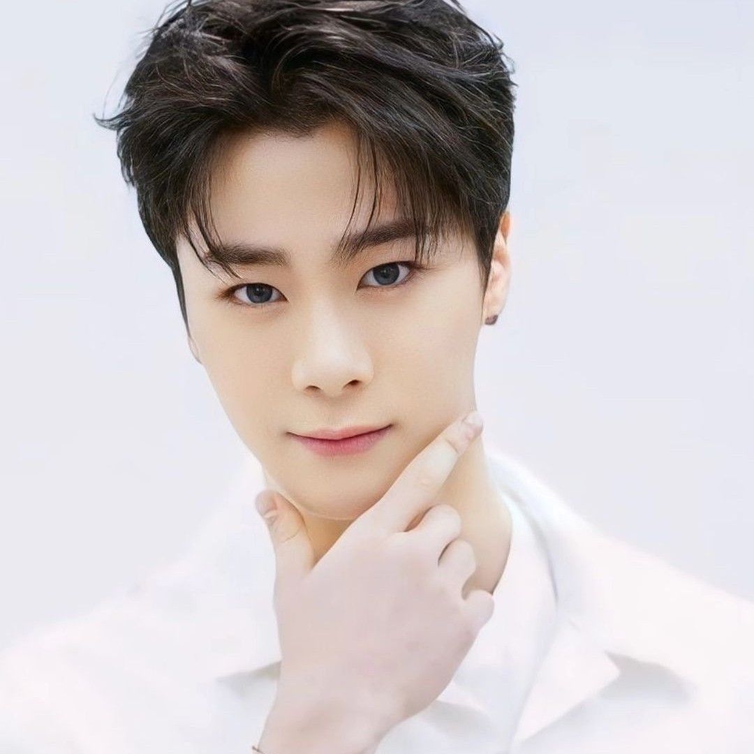 A moment captured by Moonbin (ASTRO)'s fan