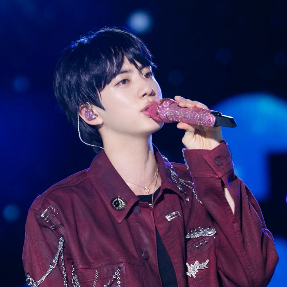 진 (방탄소년단) 최근 활동샷