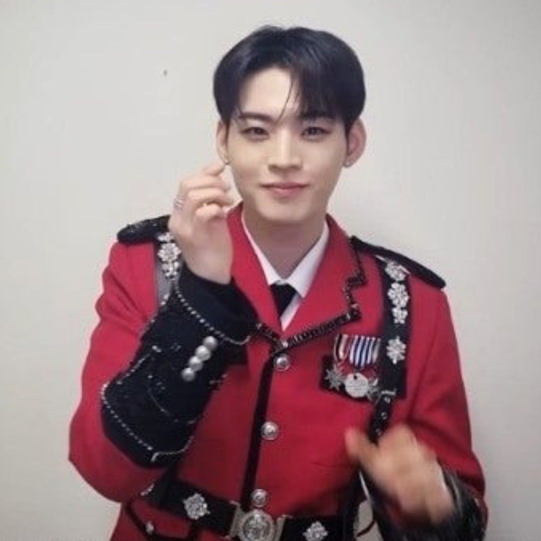 A moment captured by Hyojin (ONF)'s fan