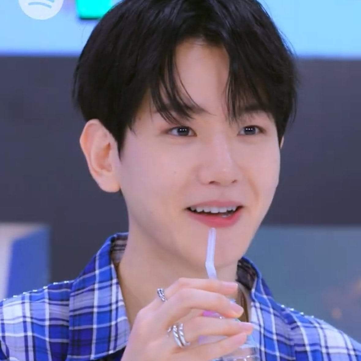 백현 (EXO) 최근 활동샷