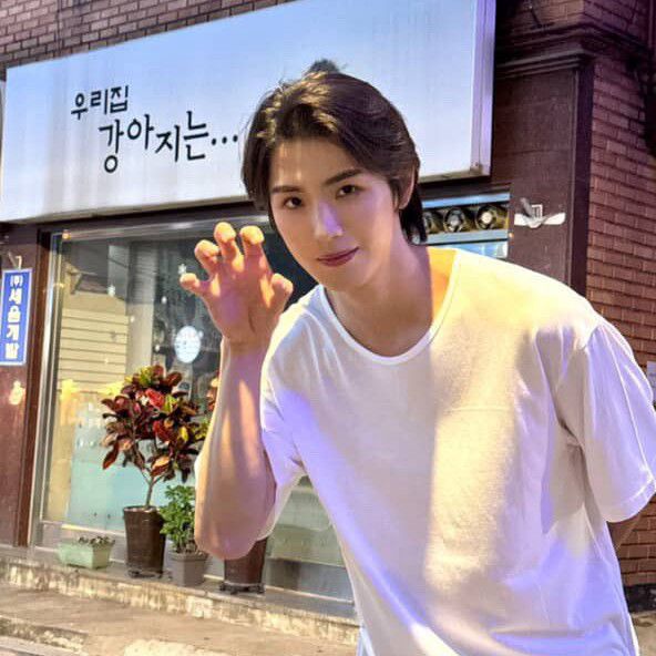 Latest photo of Yonghee (CIX)