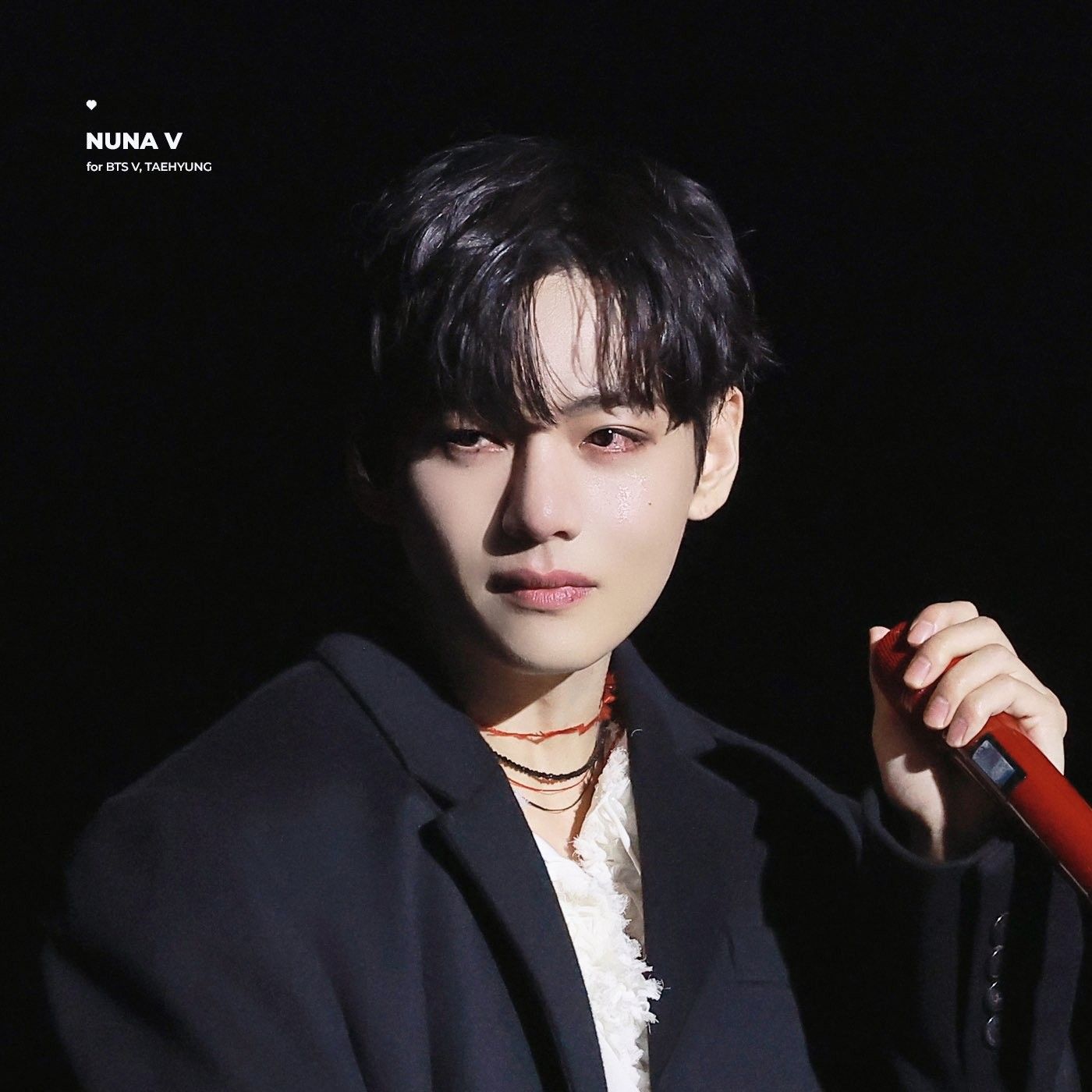 Behind-the-scenes cut of V (BTS)