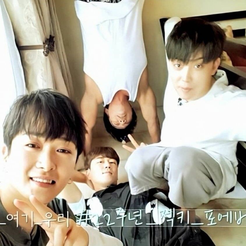 A moment captured by SECHSKIES's fan