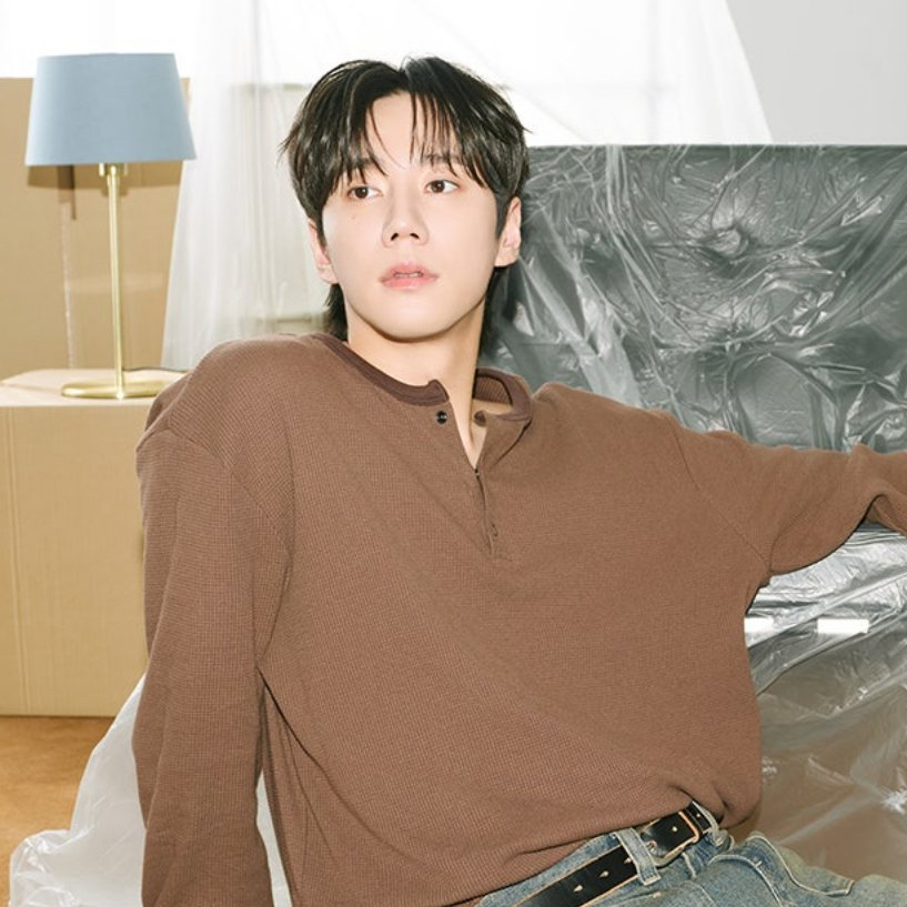 Behind-the-scenes cut of Lee Junyoung
