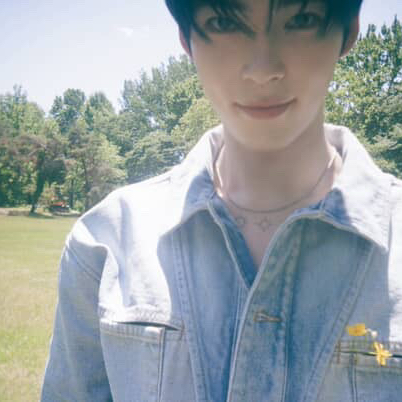 Behind-the-scenes cut of Sung Hanbin (ZEROBASEONE)