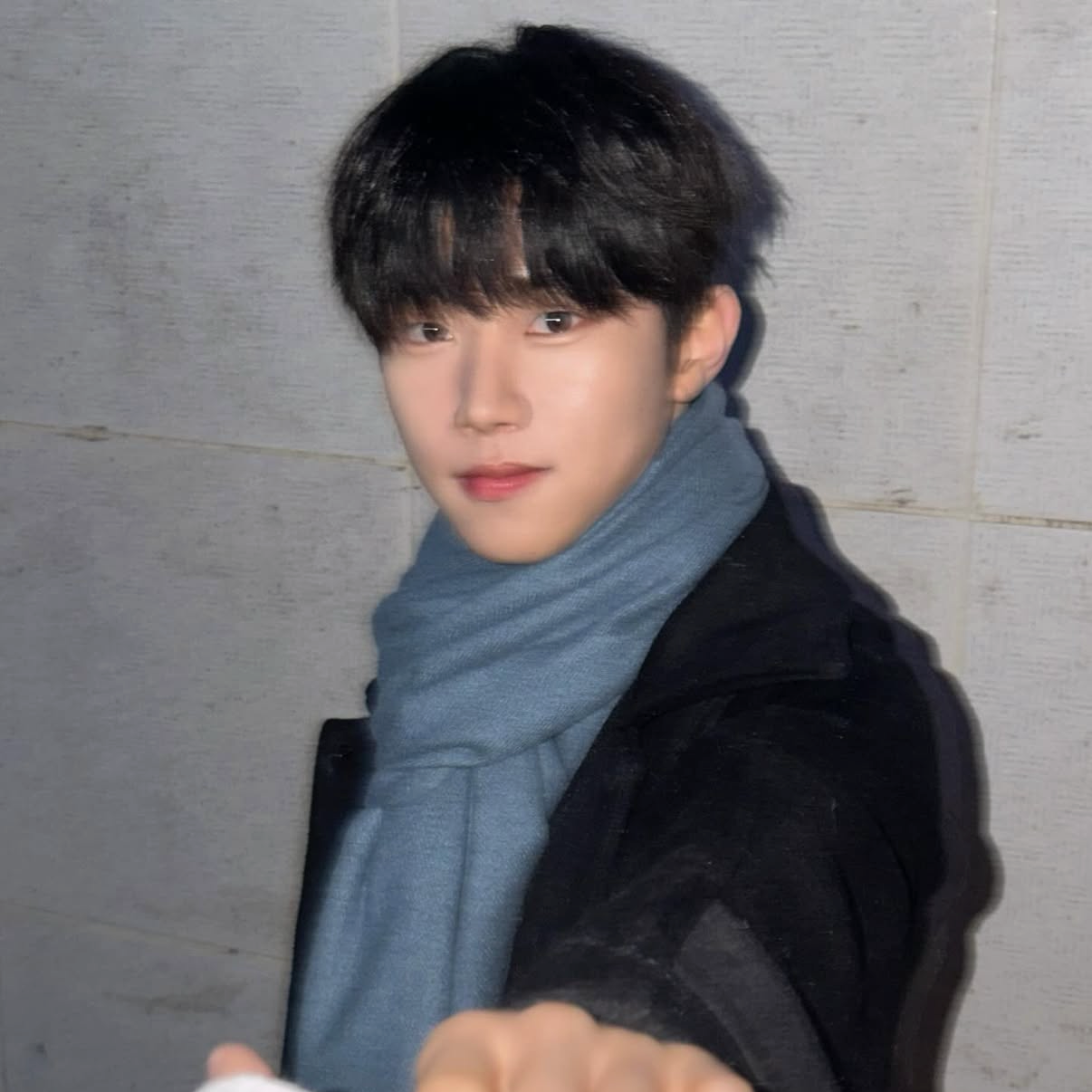 Behind-the-scenes cut of Hyunwoo (Xikers)