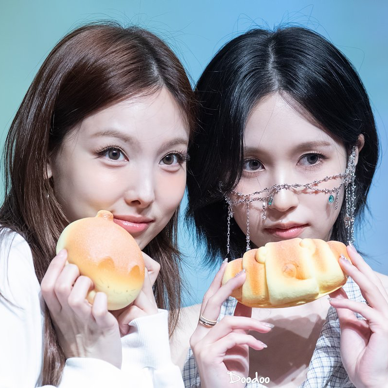 TWICEの舞台裏ショット