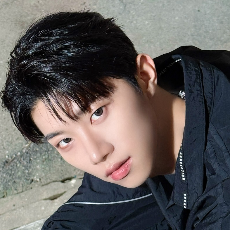 Recent activity shot of Hyunwoo (Xikers)