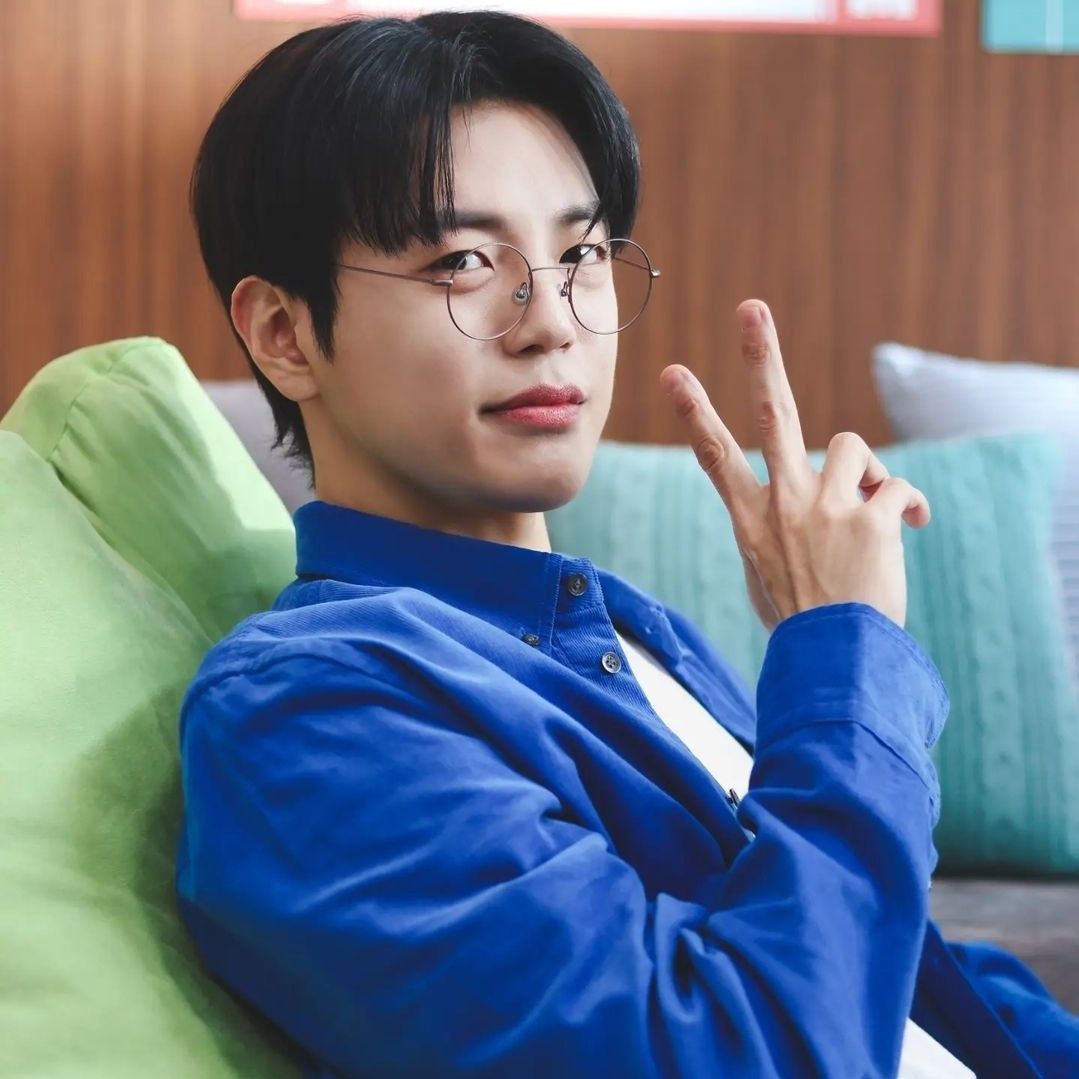 Latest photo of Donghun (A.C.E)