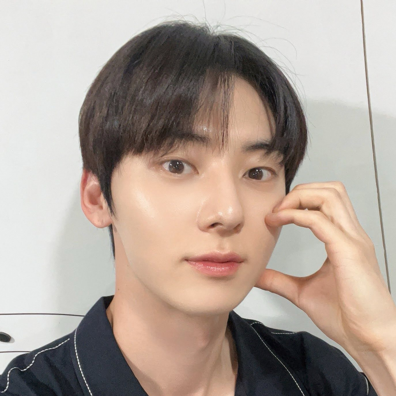 A moment captured by Hwang Minhyun's fan