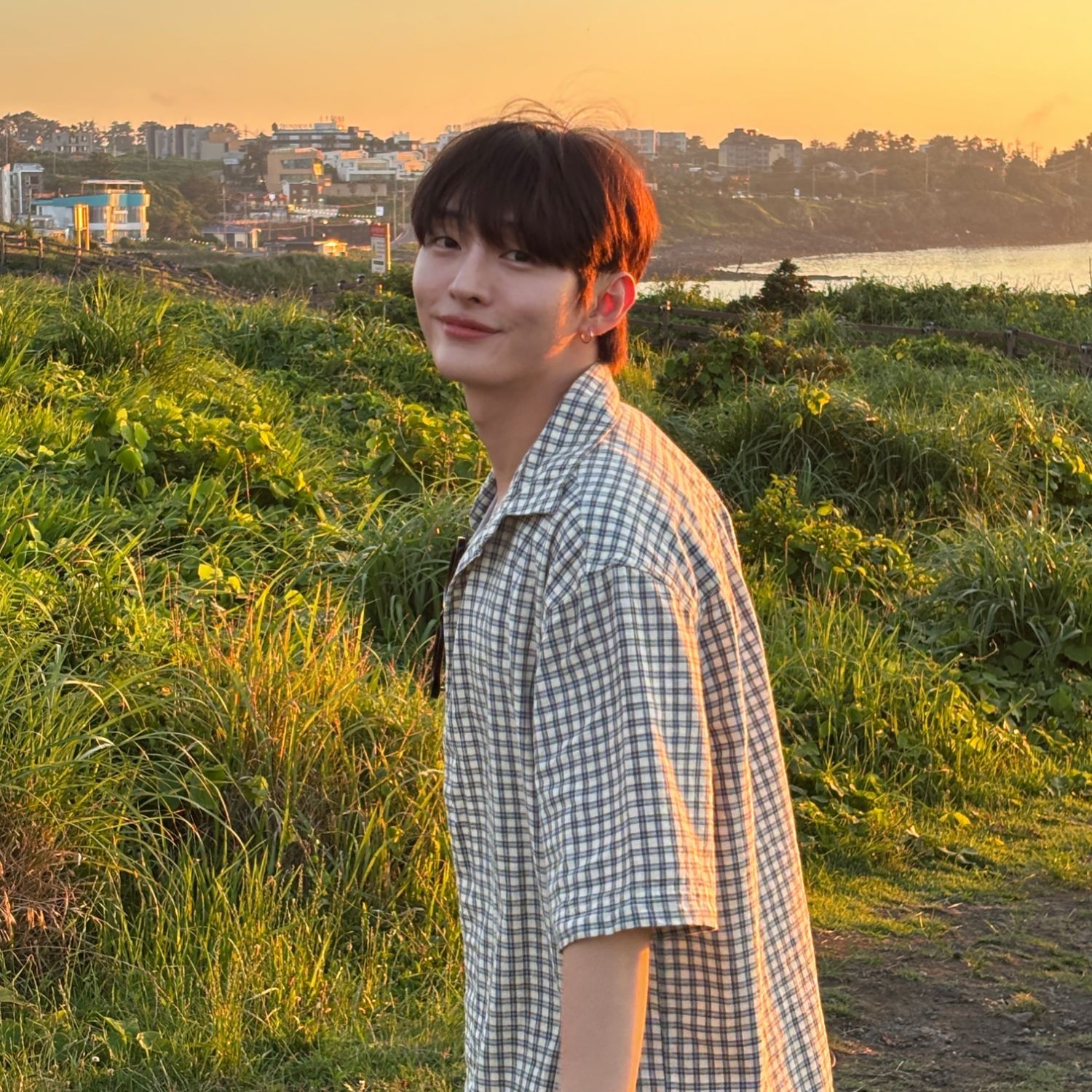 Behind-the-scenes cut of Yoon Jisung