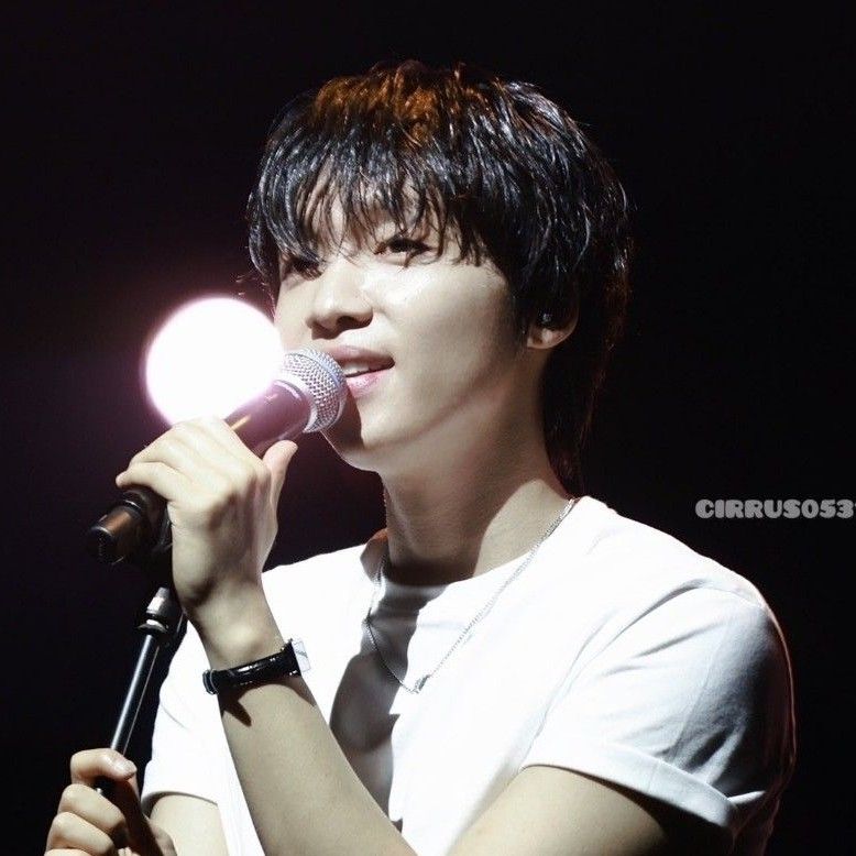 A moment captured by Jeong Sewoon's fan