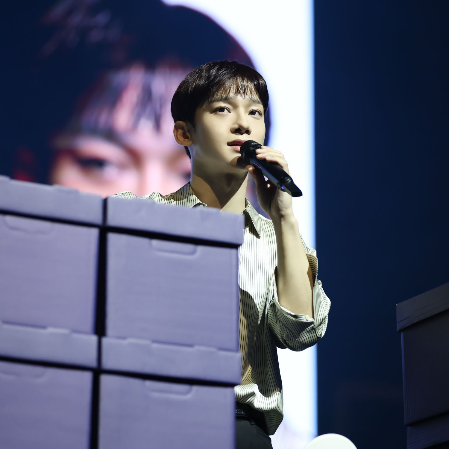 Behind-the-scenes cut of Chen (EXO)