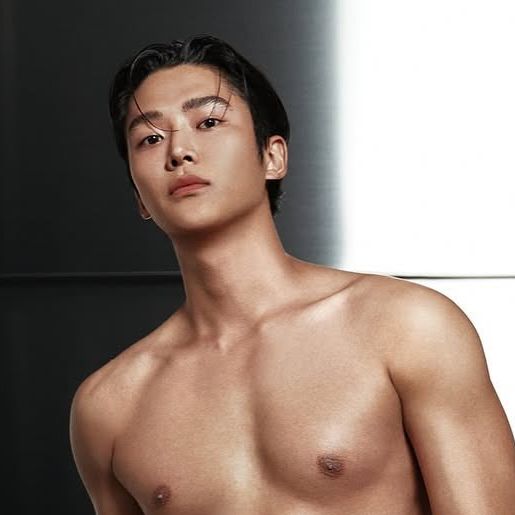 Behind-the-scenes cut of Rowoon