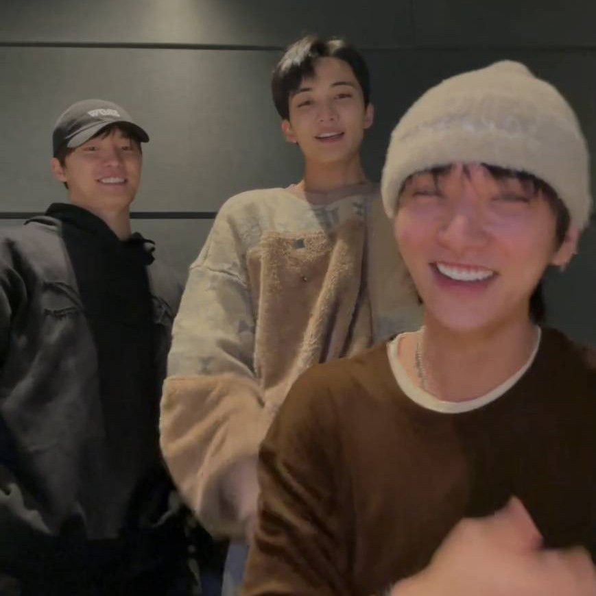 A moment captured by Jeonghan (SEVENTEEN)'s fan