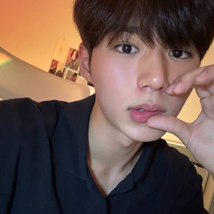 Behind-the-scenes cut of Kim Junseo (ALPHA DRIVE ONE)