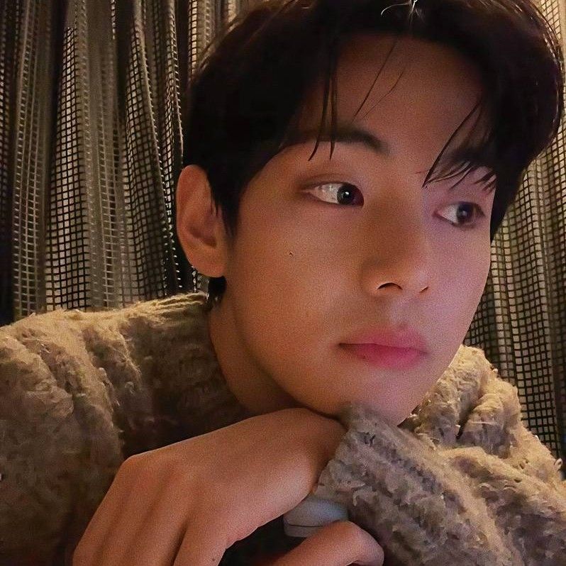 Latest photo of V (BTS)