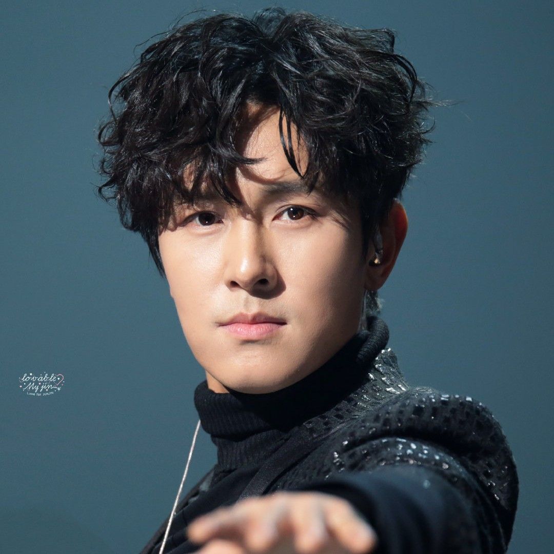 キム・ドンワン (神話)の最近の活動写真