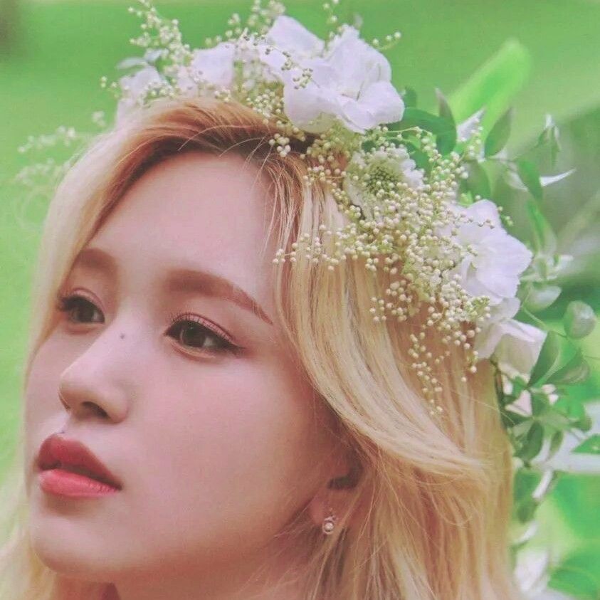 Momen yang diabadikan oleh penggemar Mina (TWICE)