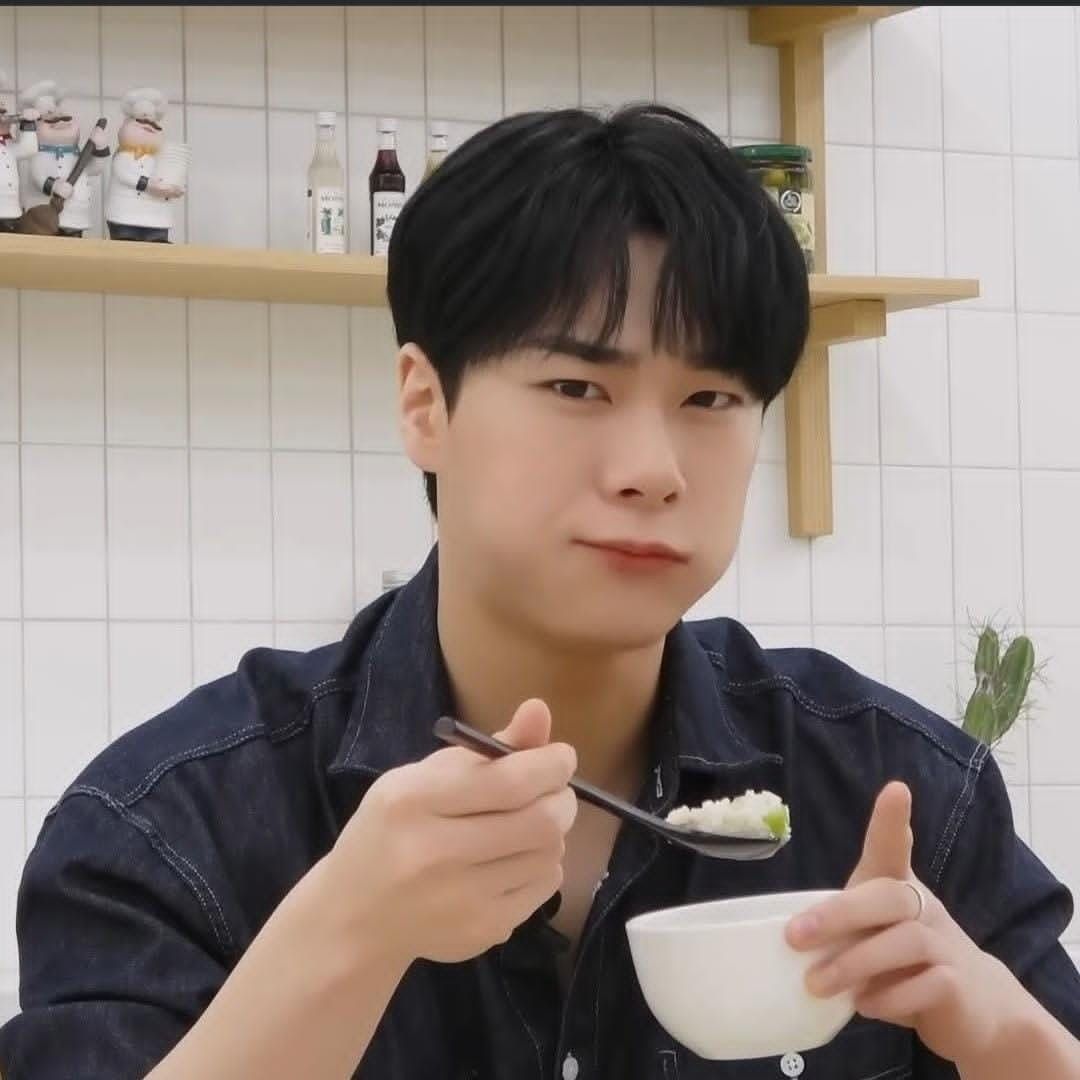 Behind-the-scenes cut of Moonbin (ASTRO)