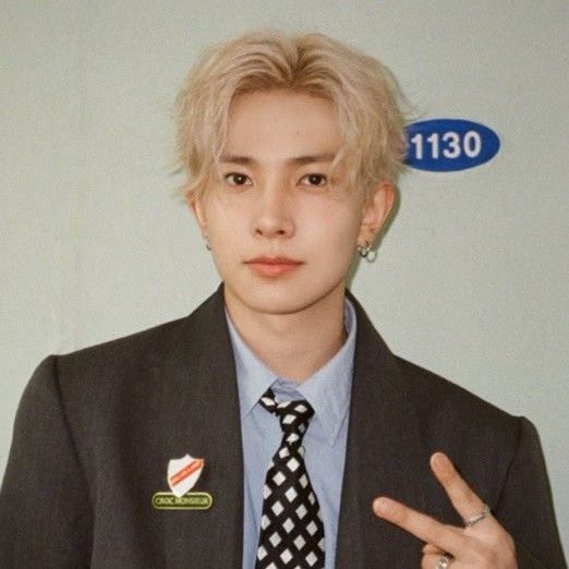 Foto terbaru Heeseung (ENHYPEN)