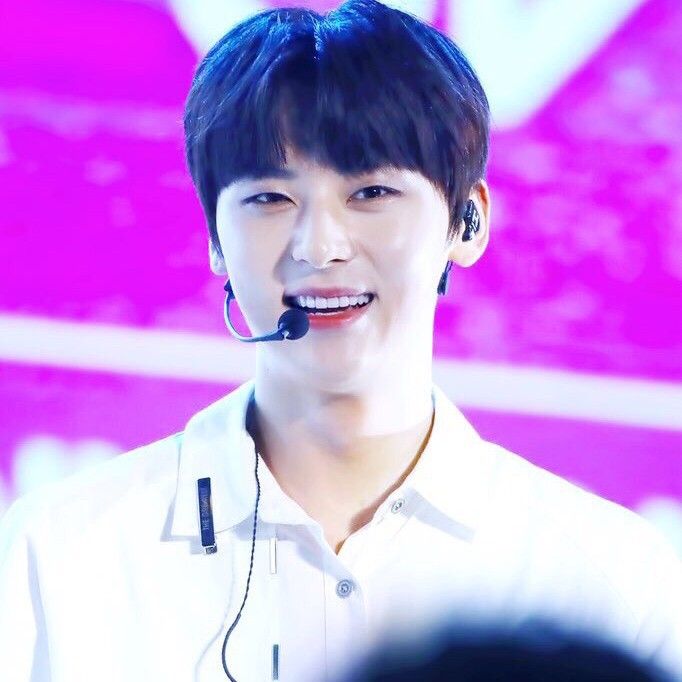 황민현 최근 활동샷
