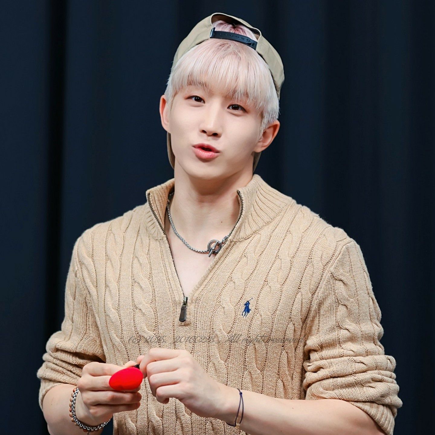 A moment captured by Jinjin (ASTRO)'s fan