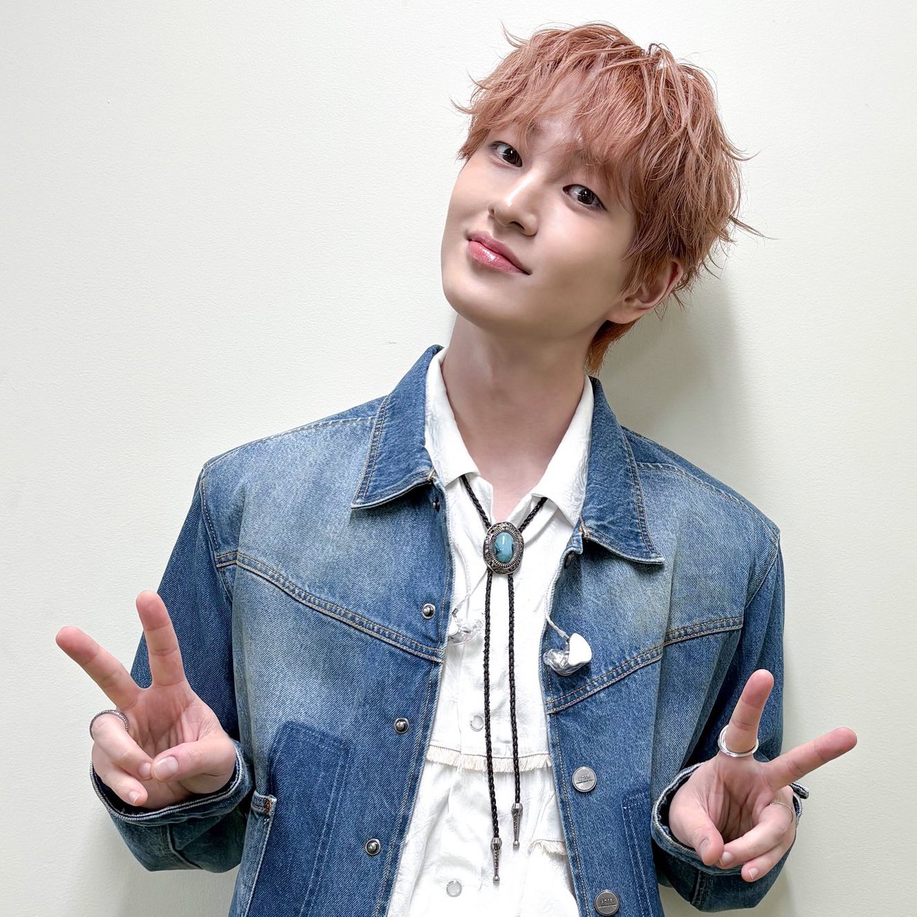 A moment captured by Onew (SHINee)'s fan